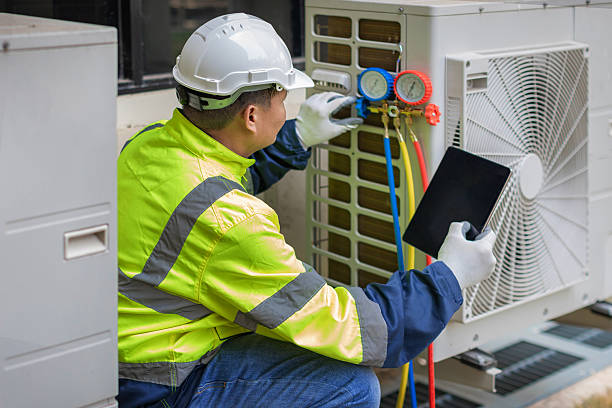 Professional Hvac Installation technician working in Lamont, CA